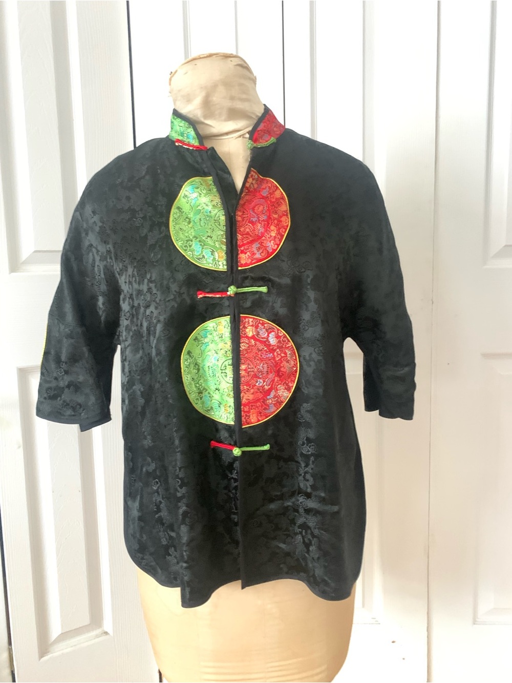 QIANCAOHU Black Lined silk Jacket - Green and red Logo Label